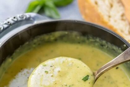 Cremige Zucchini Suppe mit Knoblauch gut zum abnehmen