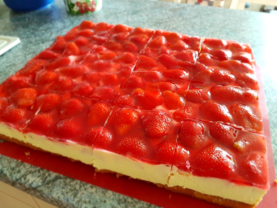 Erdbeerkuchen mit Schmand-Vanillecreme – Schnell und Einfach Erdbeerkuchen mit Schmand-Vanillecreme – Schnell und Einfach