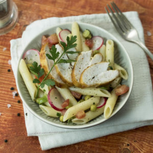 Bunter Nudelsalat mit knusprig gebratener Hähnchenbrust Rezept 2 Bunter Nudelsalat