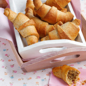 Hörnchen mit Nussfüllung Rezept 1 Hörnchen mit Nussfüllung