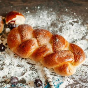 Zimt Hefezöpfe aus dem Backofen
