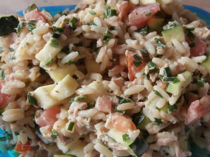 Zucchinisalat mit Thunfisch und Reis