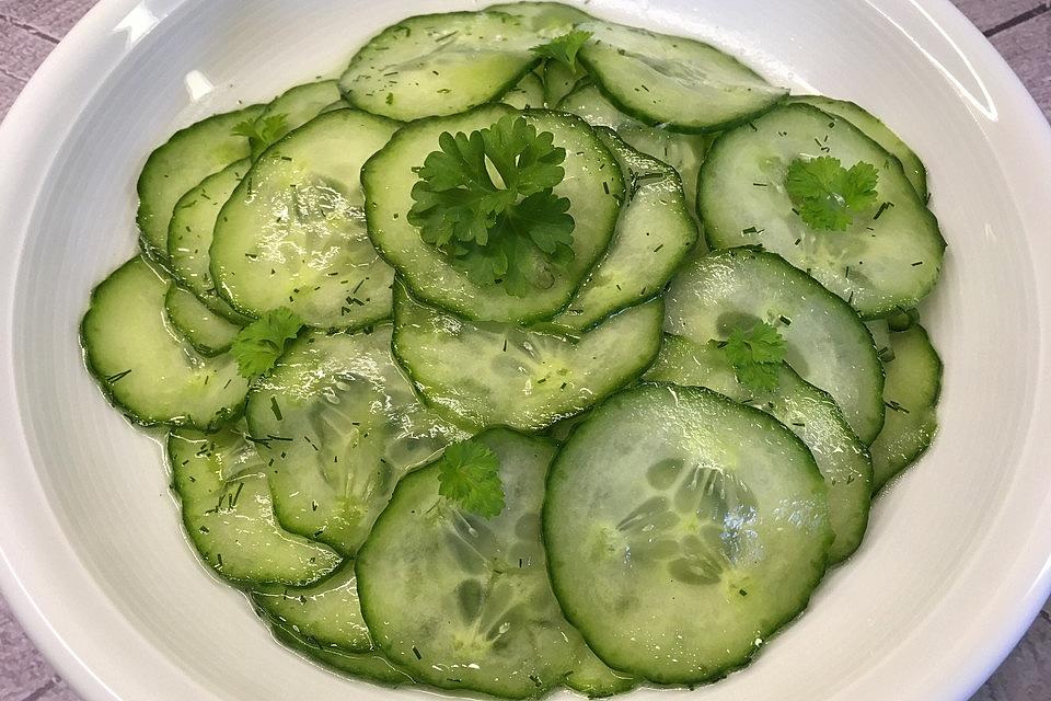 Gurkensalat mit Essig und Öl - Einfache Rezepte