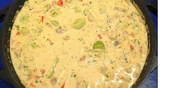 Hähnchen-Curry-Lauch-Suppe Ideale Partysuppe