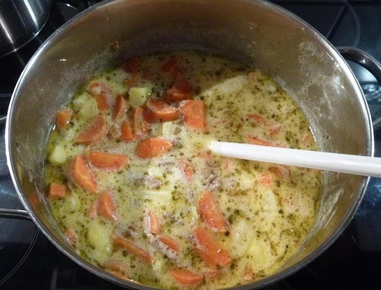 KARTOFFEL-HACKFLEISCH-TOPF MIT SCHMAND UND MÖHREN – Schnell und Einfach