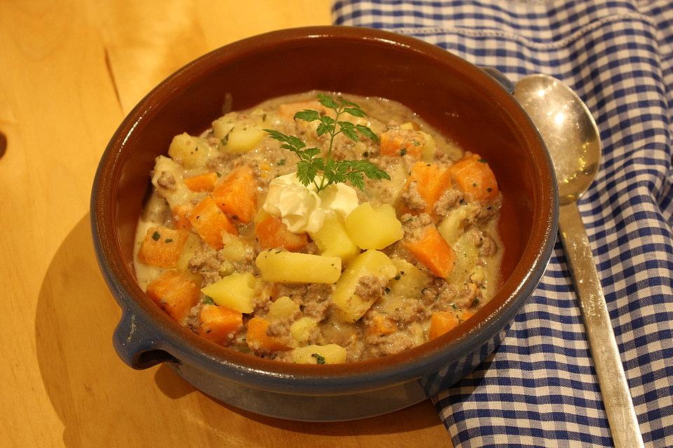 Kartoffel-Hackfleisch-Topf mit Schmand und Möhren - Einfache Rezepte