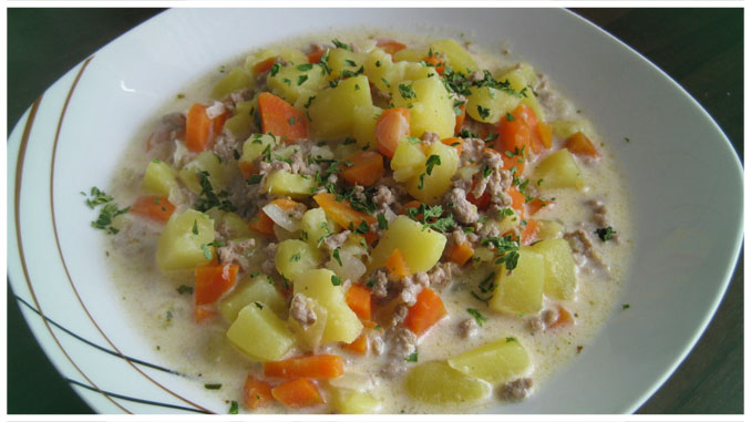 Kartoffel Hackfleisch Topf mit Schmand und Möhren – Schnell und Einfach