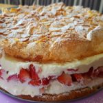 Schneemousse-Erdbeertorte