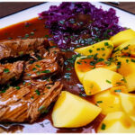 Rinderburgunderbraten mit Kartoffeln und rotkohl Rezept