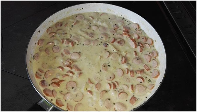 Dirks Würstchen-Senf-Gulasch mit Penne schnell und lecker