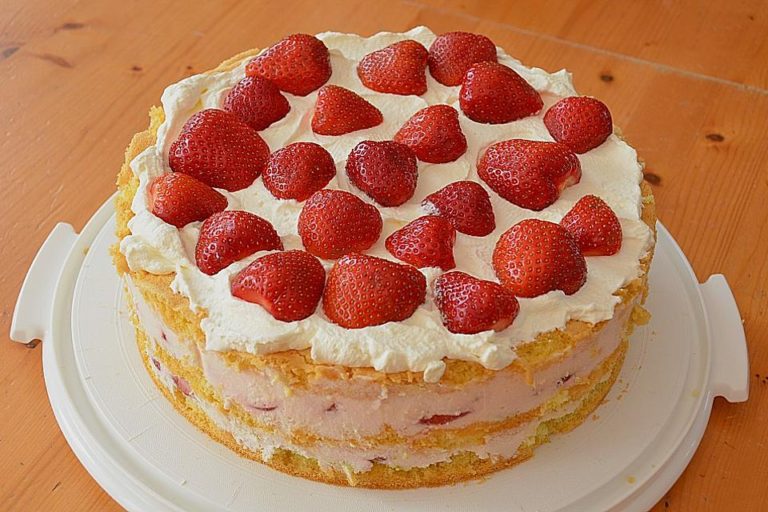 Erdbeer-Marzipan-Torte