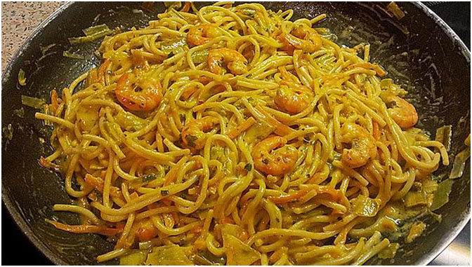 Spaghetti mit scharfer Garnelen-Sahne-Soße