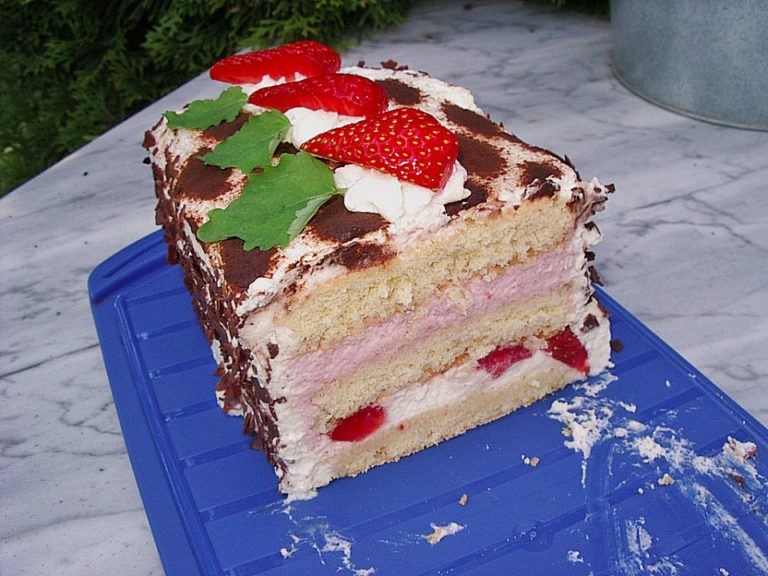ERDBEER-SAHNE-TORTE – Schnell und Einfach