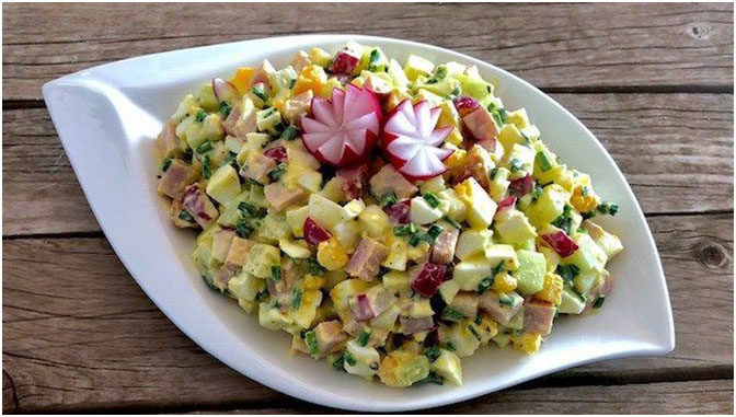 Kartoffel-Eiersalat mit Radieschen und Schinkenwürfeln - Einfache Rezepte