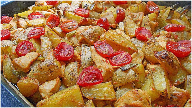 Perfekt für Gäste und in nur 20 Minuten vorbereitet Hähnchenbrustfilet mit Country-Kartoffeln