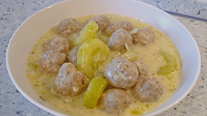 Schmorgurken mit Hackbällchen – Schnell und Einfach