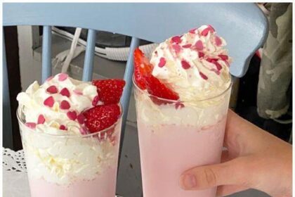 Erfrischender Erdbeer Milkshake mit 2 Bananen & 500 ml Milch Rezept