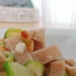 Knoblauchnudeln mit Zucchini und Pinienkernen Rezept