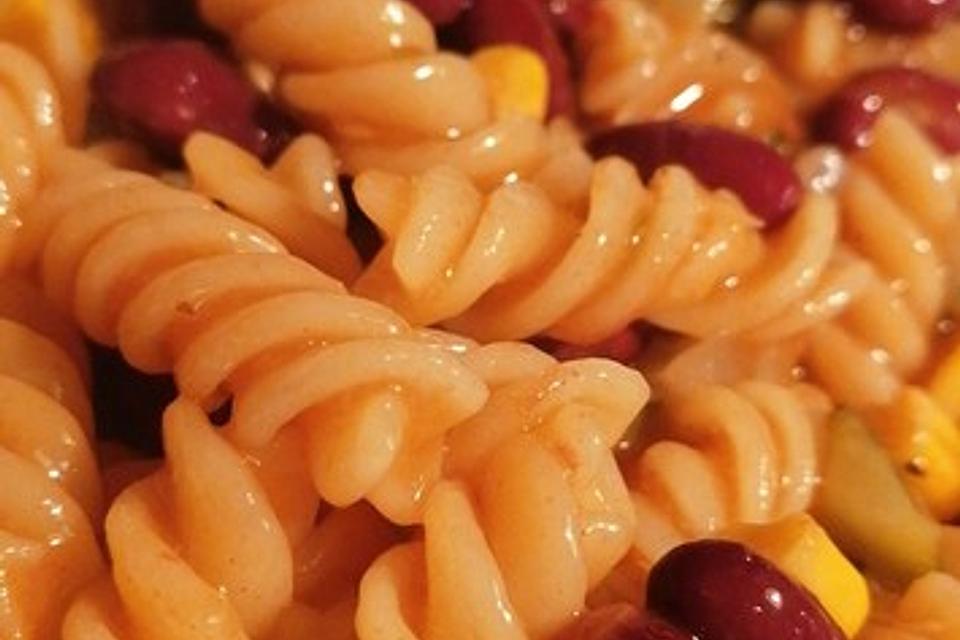 One Pot Pasta mit Zucchini, Tomaten und Kidneybohnen Rezept