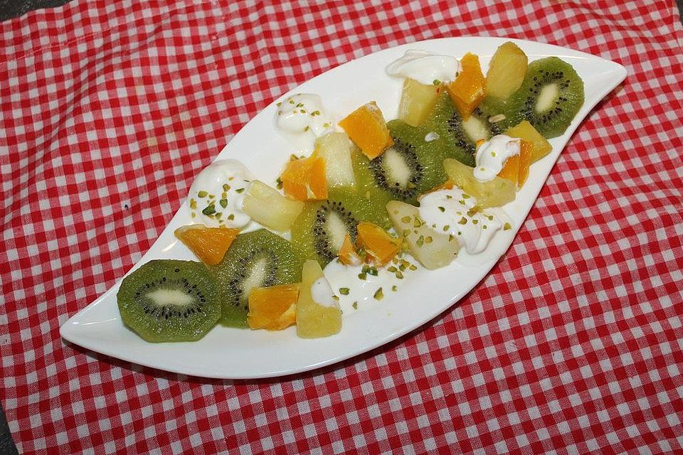 Orangen - Ananas - Kiwi Salat mit Joghurt - Dip