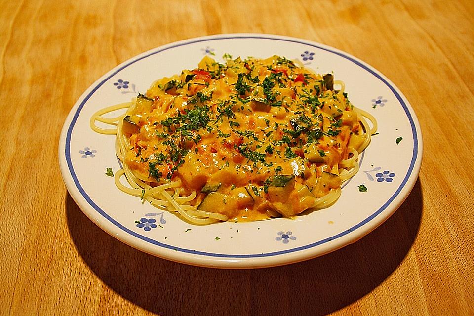 Spaghetti mit scharfer Zucchini - Sahnesauce - Einfache Rezepte und lecker