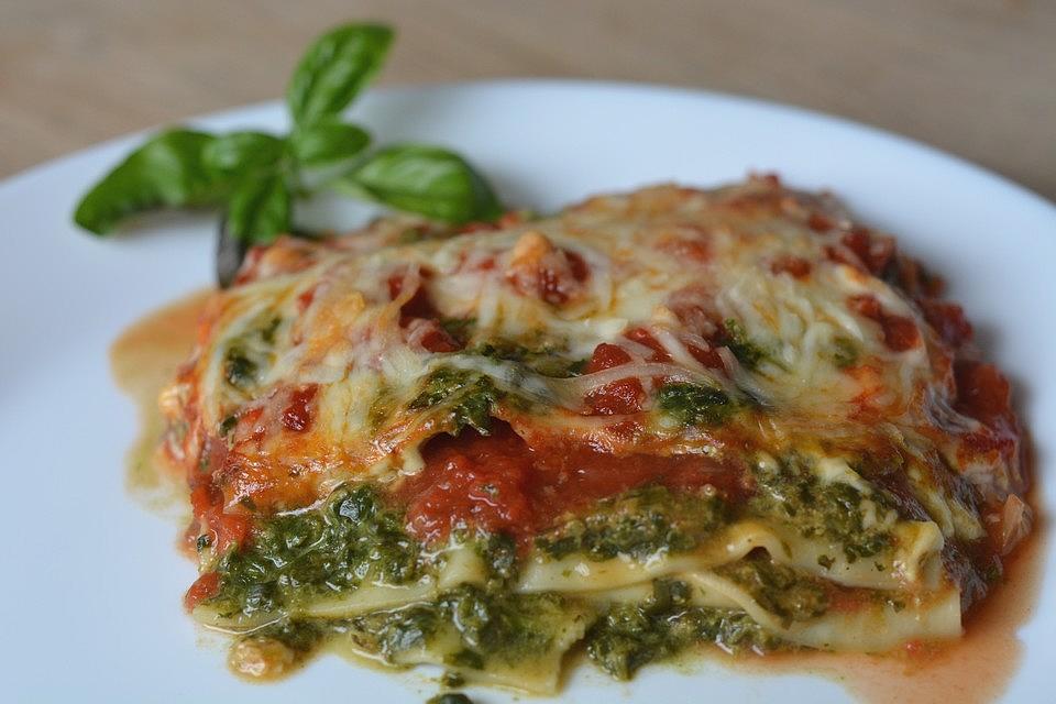 Vegetarische Spinat-Gemüse-Lasagne mit Tomatensoße