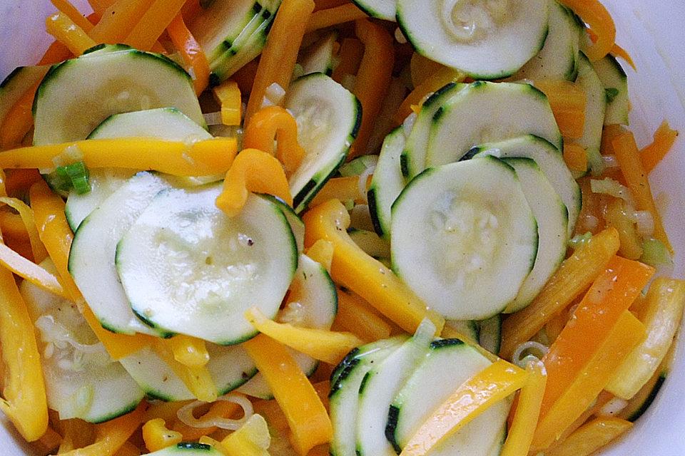 Zucchini-Paprika-Salat