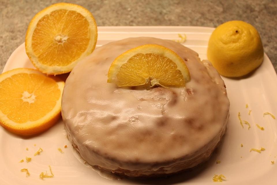 Zitronenkuchen mit Orangenguss