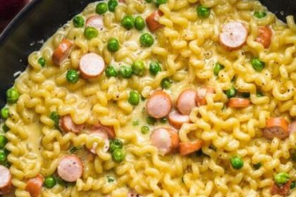 15 Minuten Schmelzkäse Pasta mit Würstchen