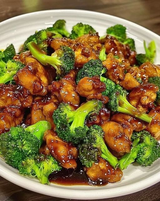 Asiatisches Hähnchen mit 300 g Brokkoli in 15 Minuten zubereitet