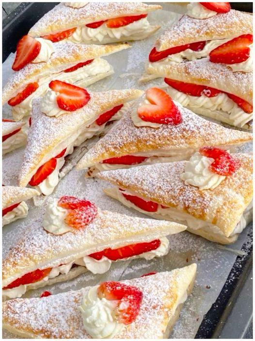 Erdbeerkissen aus Blätterteig mit 500 g Erdbeeren & Mandeln