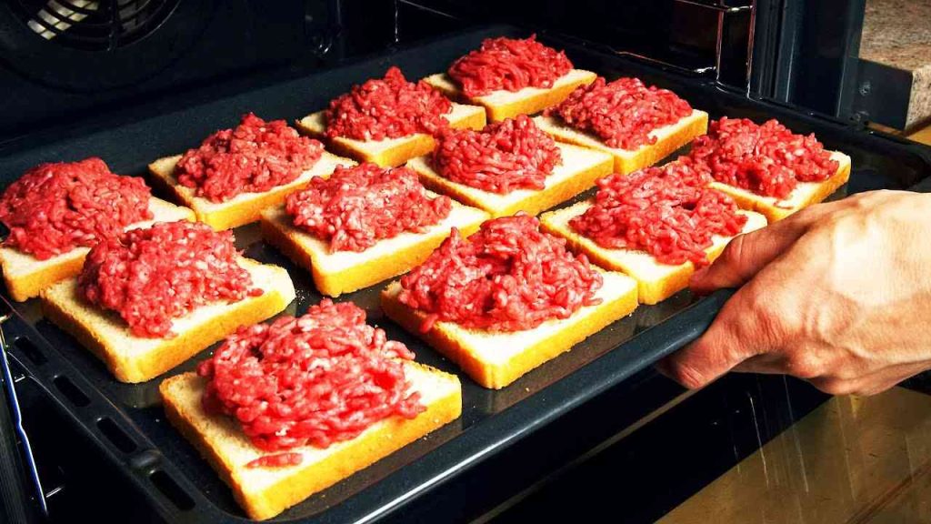 Hackfleisch Toasts