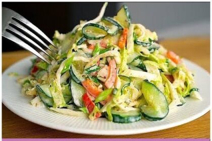 Gurkensalat mit Chinakohl zum Abnehmen in 5 Minuten