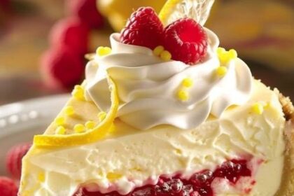 Käsekuchen mit 200 g Himbeeren und 1 Packung Puddingpulver