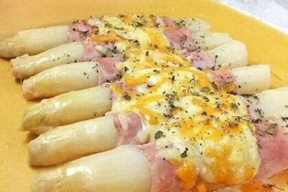 Spargel aus dem Backofen mit 250 g Kochschinken