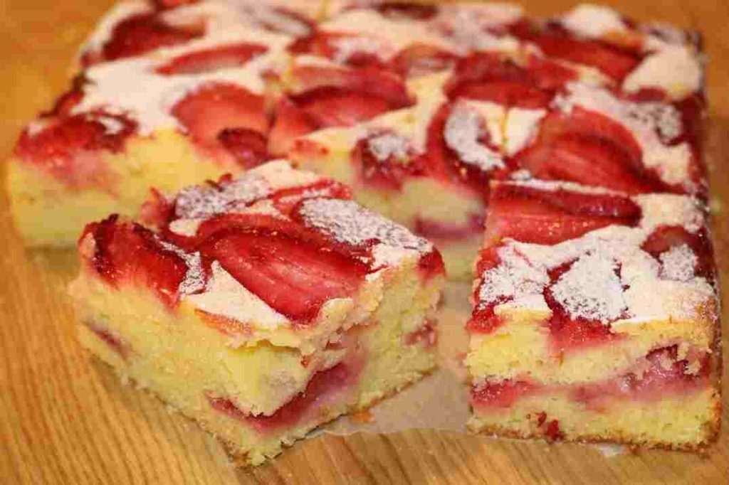 Erdbeer Biskuitkuchen in 10 Minuten zubereitet!