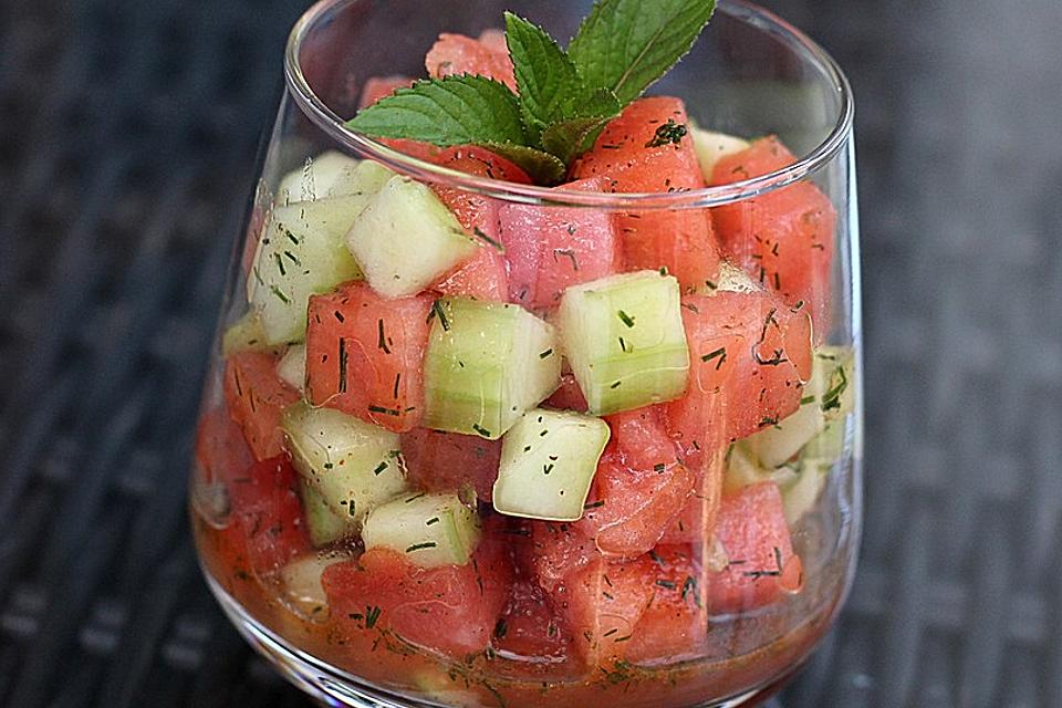 Sommerlicher Wassermelonen – Gurken – Salat: Fruchtig frisch und lecker. WW – geeignet