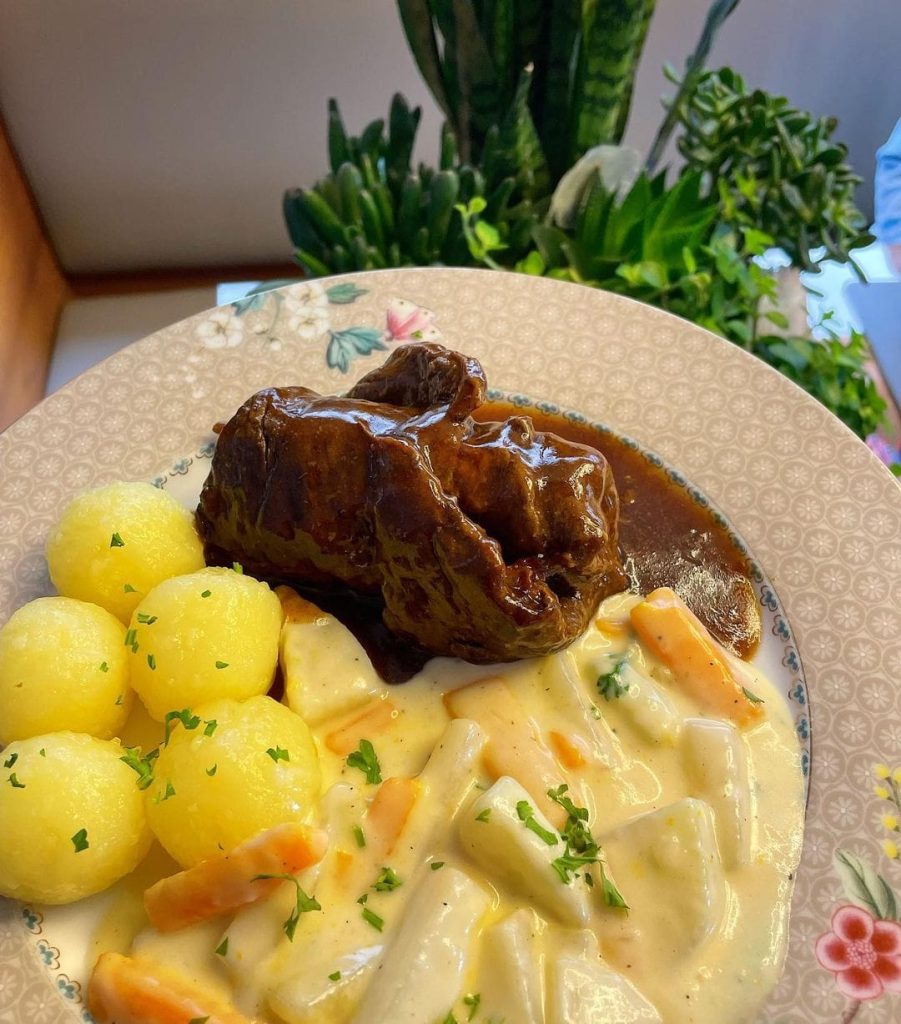 Rouladen Klöße und Kohlrabi Karotten Rouladen Klöße und Kohlrabi Karotten