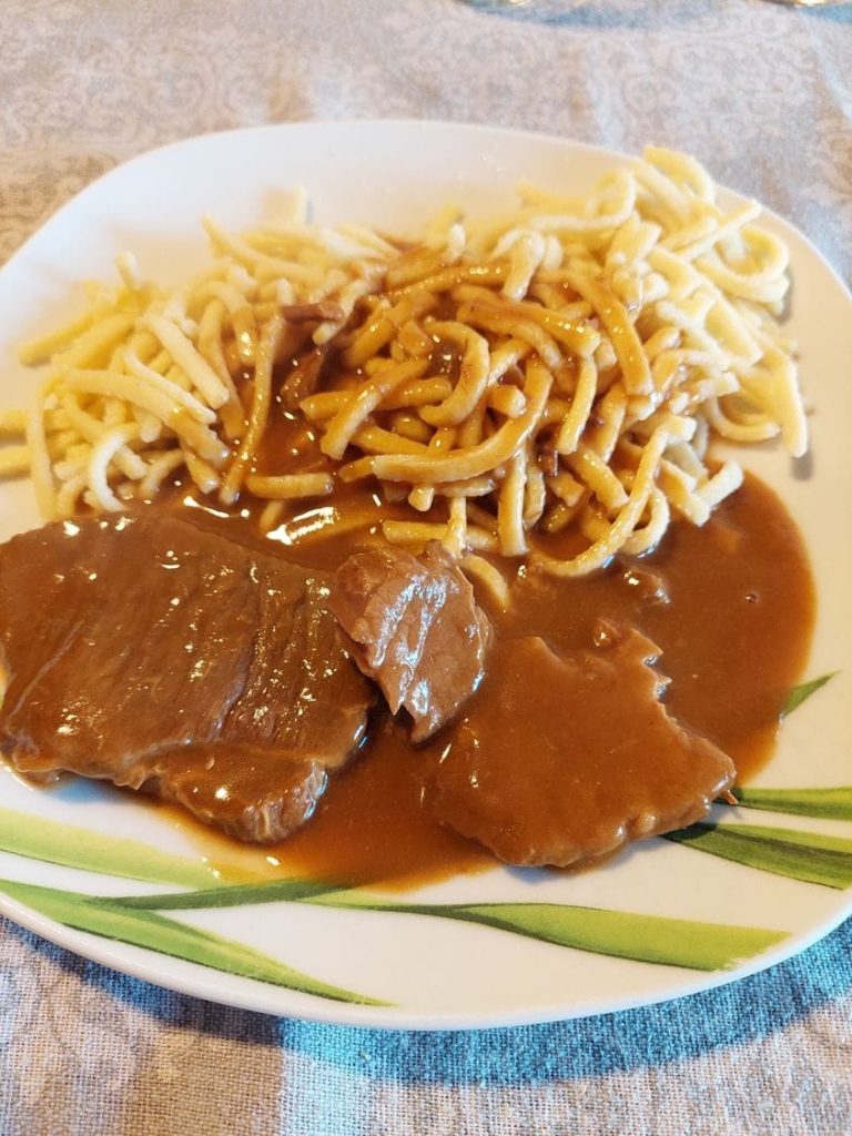 Sauerbraten mit Spätzle Sauerbraten mit Spätzle